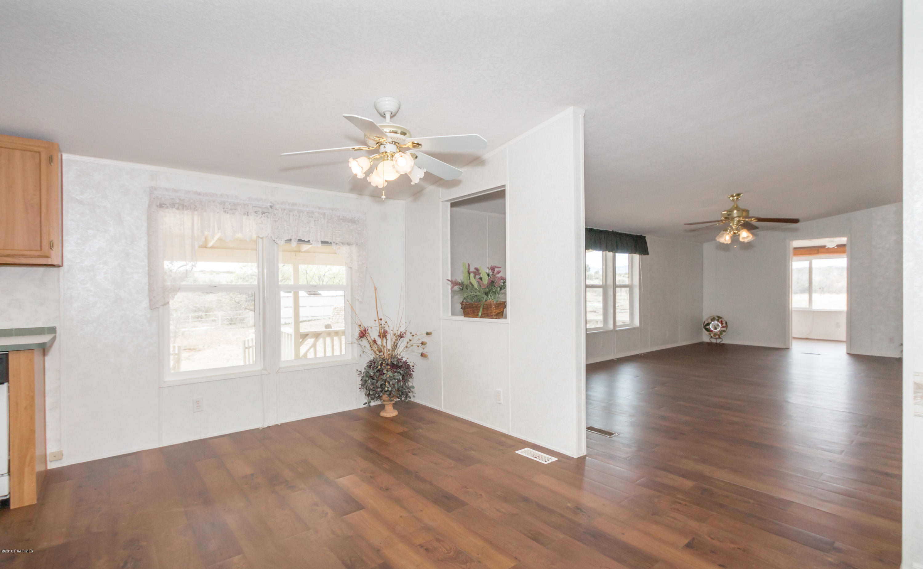 11600 South Hackberry Road Mayer, AZ 86333 - Photo 11 of 21 Dining Area