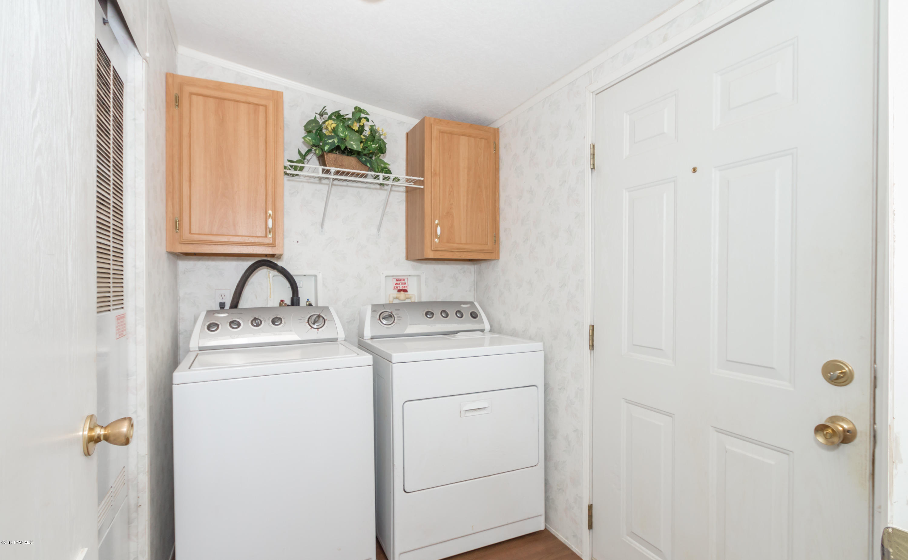 11600 South Hackberry Road Mayer, AZ 86333 - Photo 16 of 21 Laundry Room