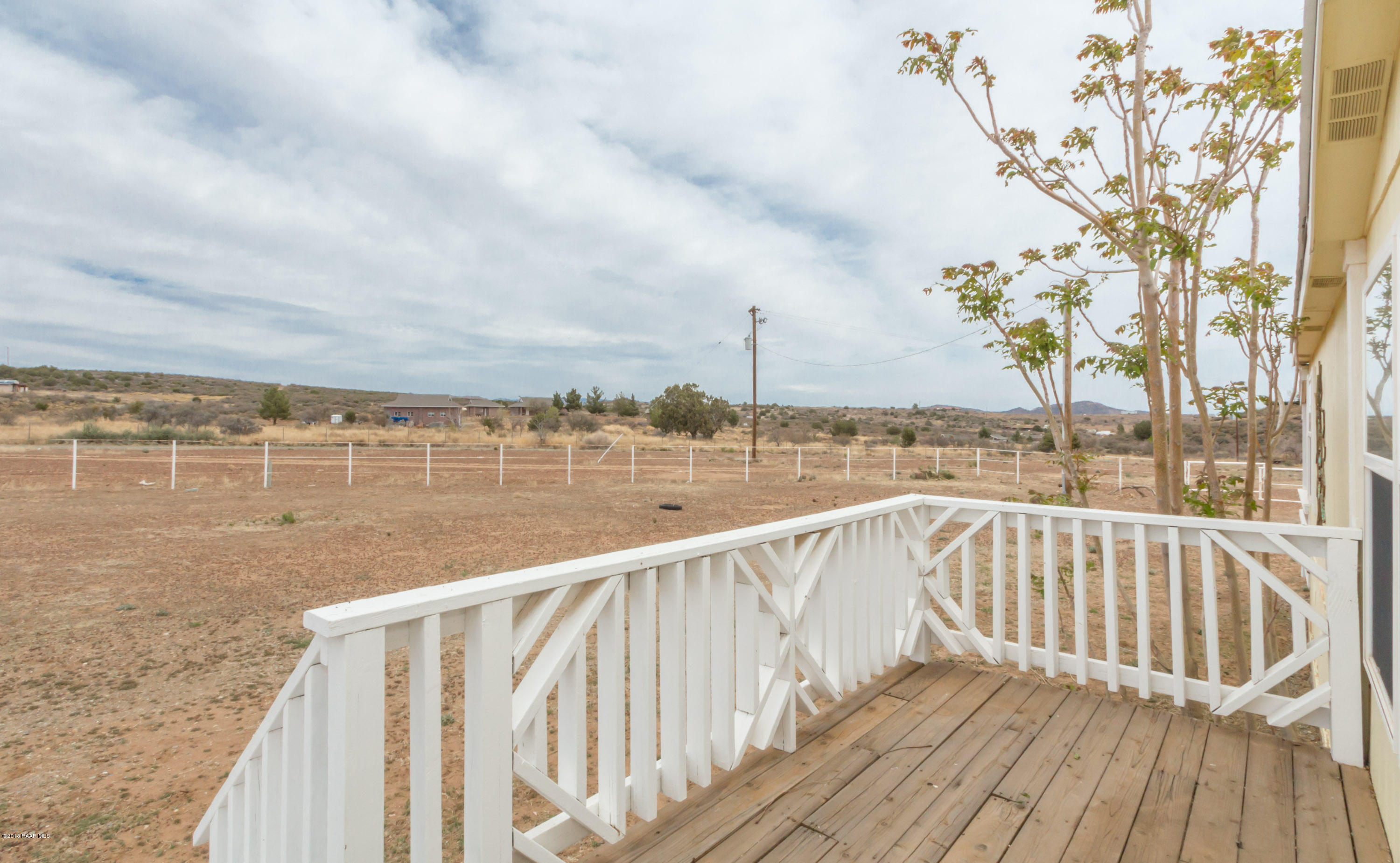 11600 South Hackberry Road Mayer, AZ 86333 - Photo 17 of 21 Deck