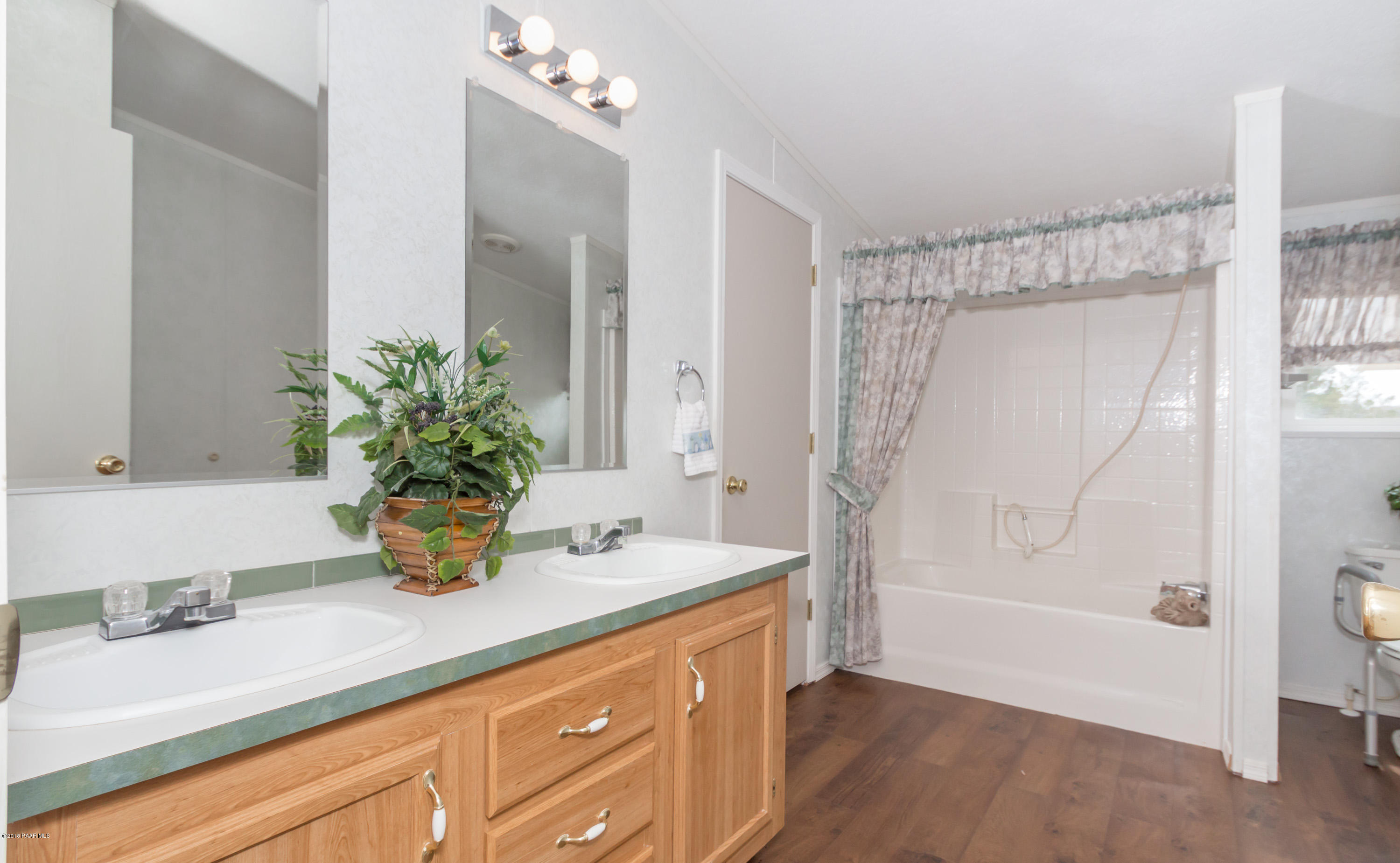11600 South Hackberry Road Mayer, AZ 86333 - Photo 8 of 21 Master Bathroom