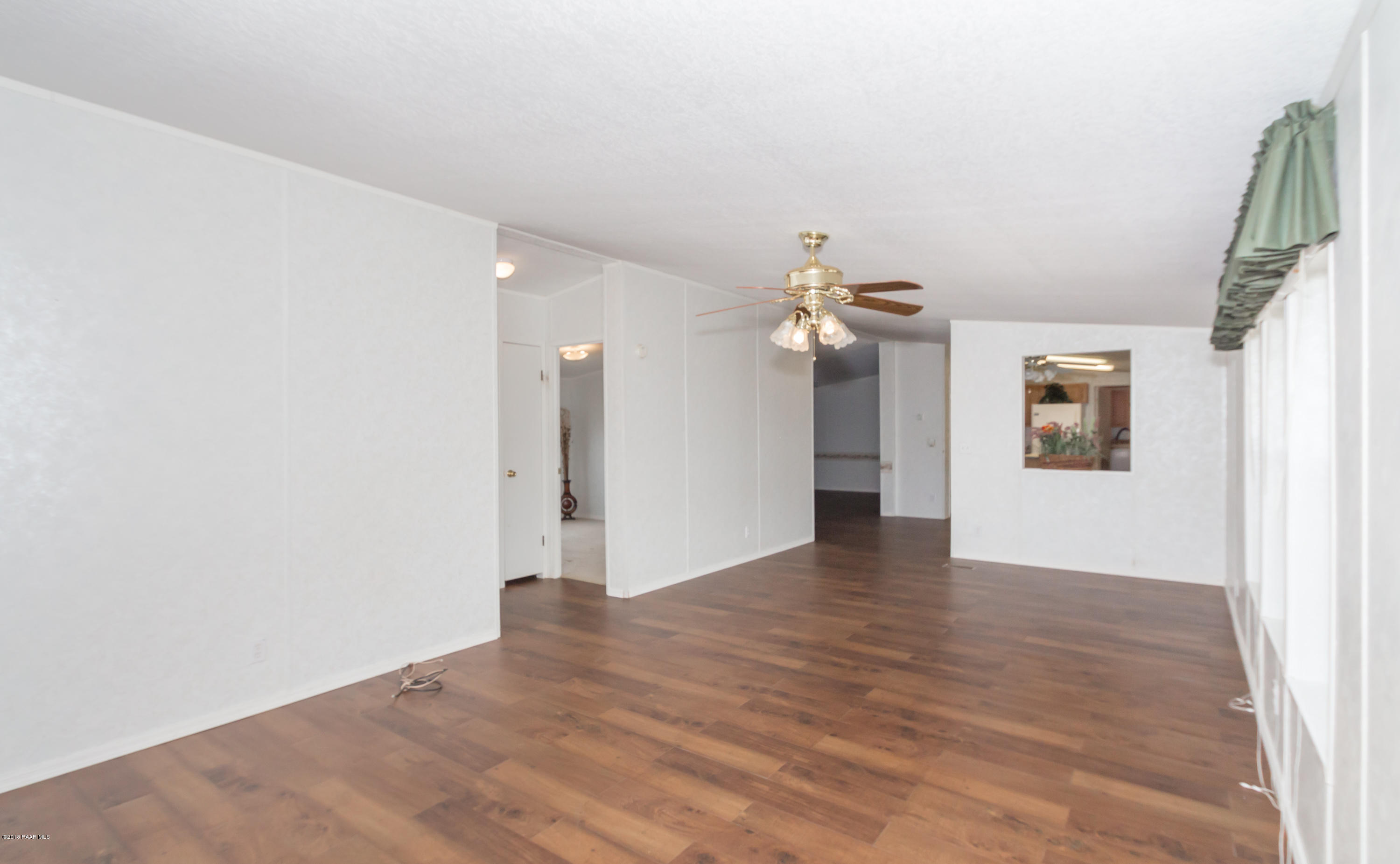 11600 South Hackberry Road Mayer, AZ 86333 - Photo 10 of 21 Family Room