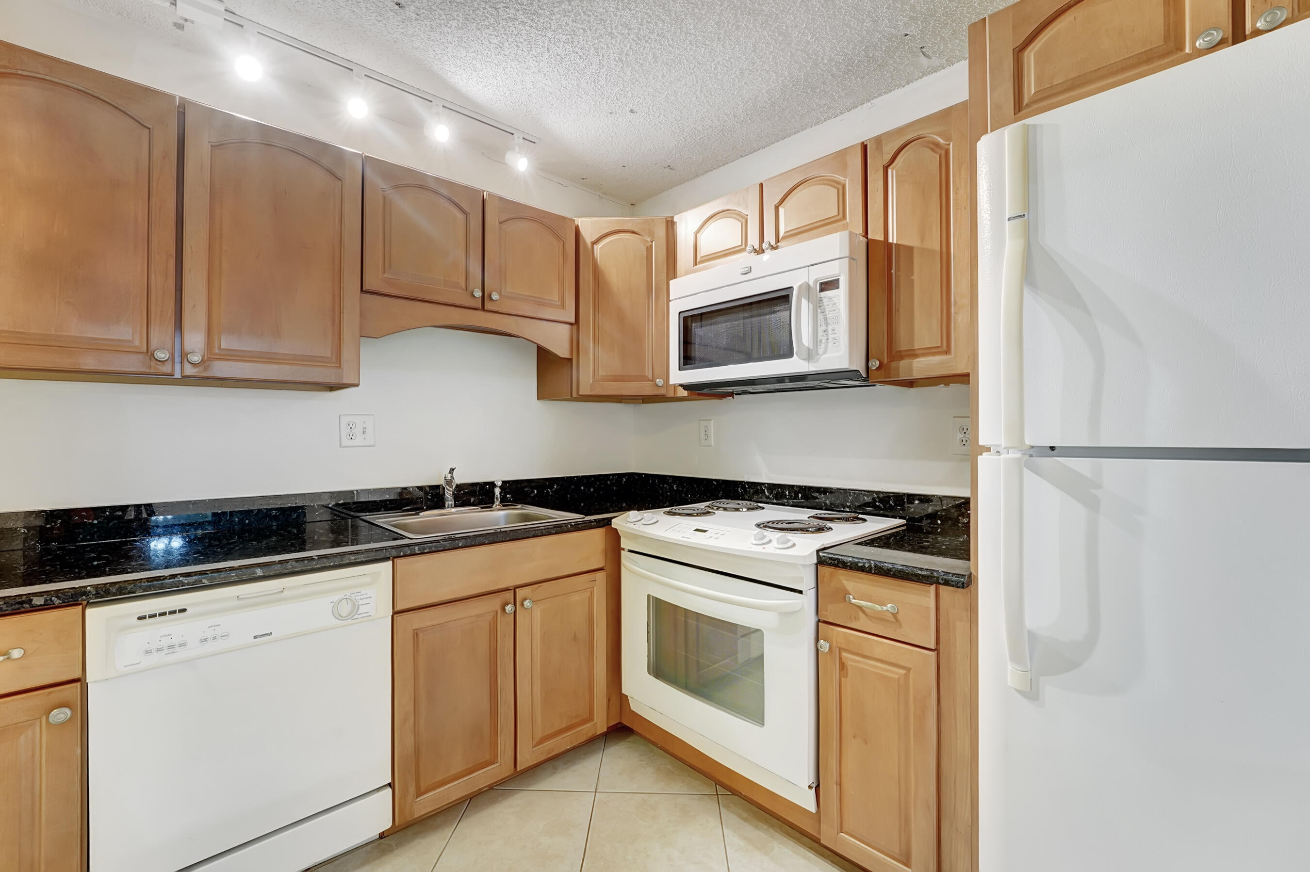 9440 Southwest 8th Street, Unit 319 Boca Raton, FL 33428 - Photo 10 of 29 DSC09641
