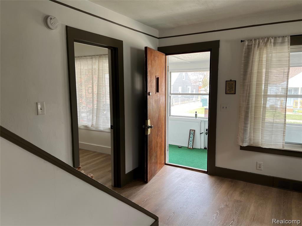 7352 Dale Center Line, MI 48015 - Photo 2 of 23