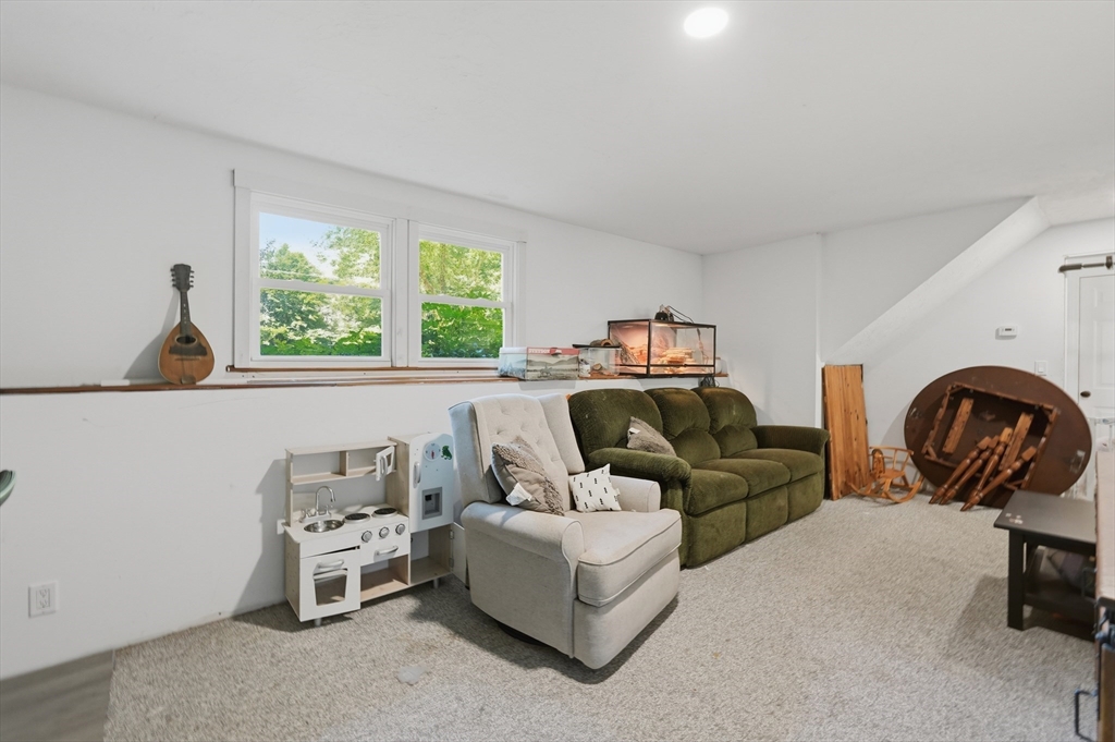 56 King Street Uxbridge, MA 01569 - Photo 25 of 35