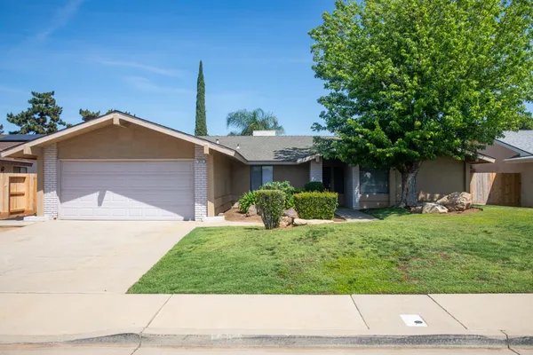 $459,000 | 1855 Vartikian Avenue, Clovis, CA 93611
