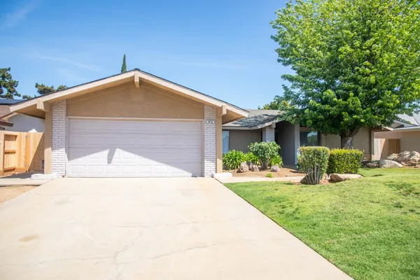 $459,000 | 1855 Vartikian Avenue, Clovis, CA 93611