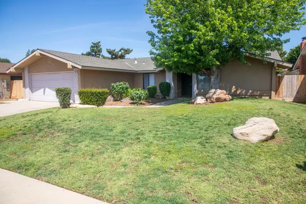 $459,000 | 1855 Vartikian Avenue, Clovis, CA 93611