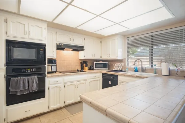 $459,000 | 1855 Vartikian Avenue, Clovis, CA 93611