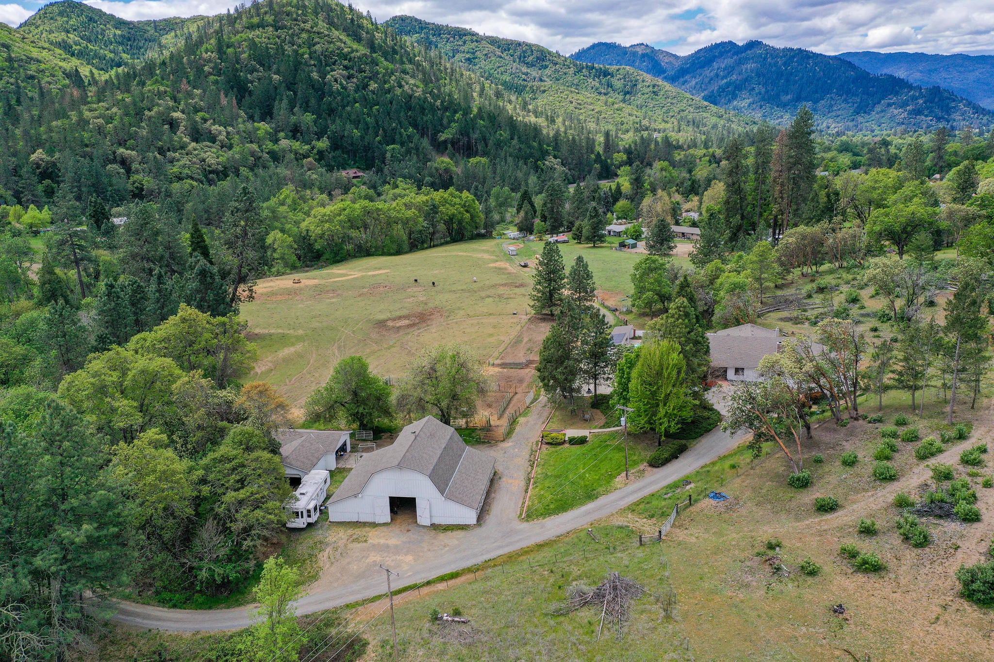 1863 Wards Creek Road Rogue River, OR 97537 - Photo 2 of 47 .5