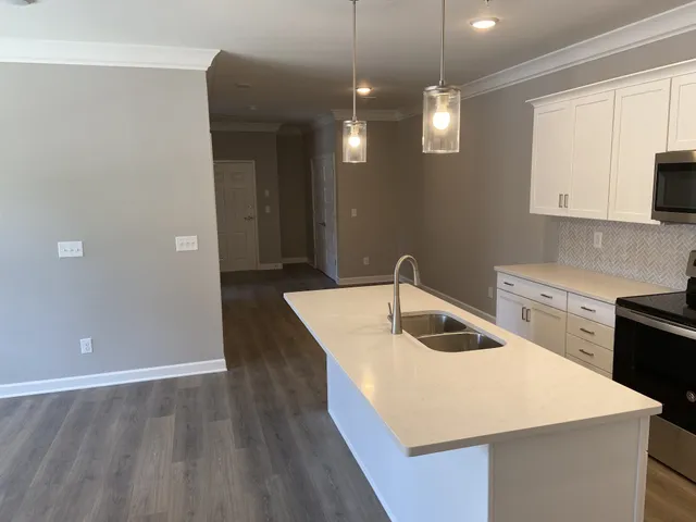 $1,850 | 7477 Highway 70 South, Unit 103, Nashville, TN 37221