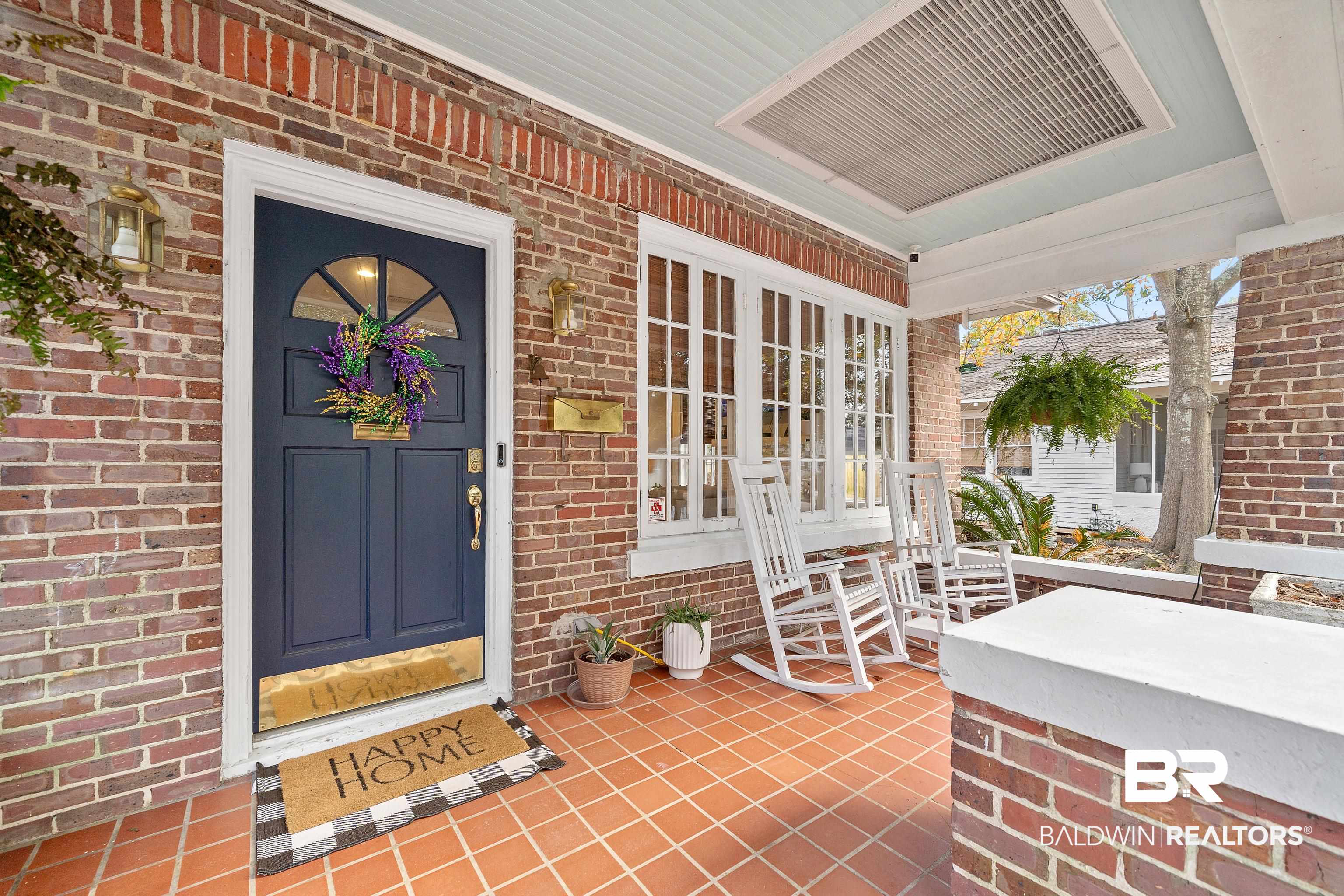 111 Macy Place Mobile, AL 36604 - Photo 4 of 35 This is where social hour happens in Midtown!