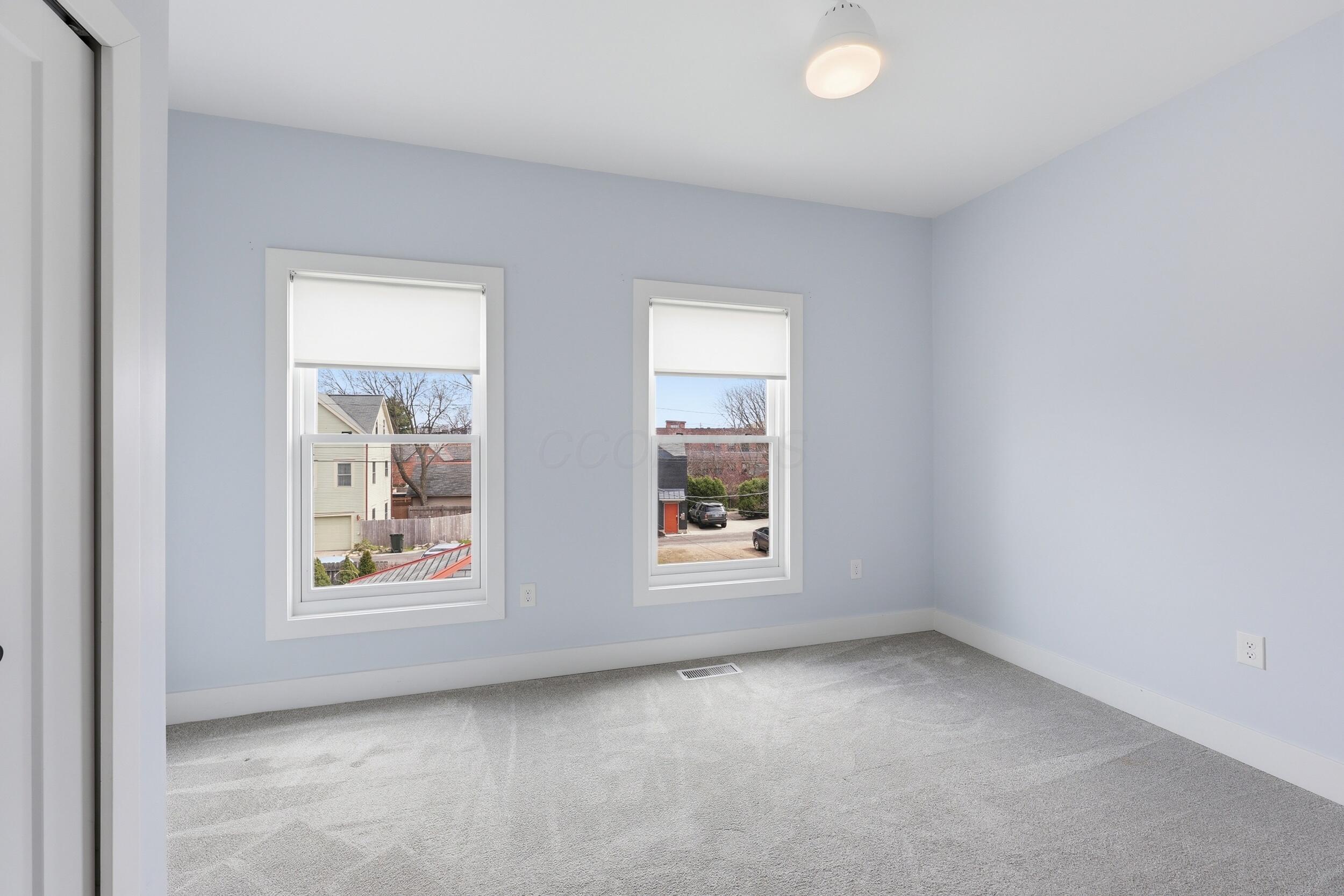 1102 Summit Street Columbus, OH 43201 - Photo 20 of 44 22_072a9602