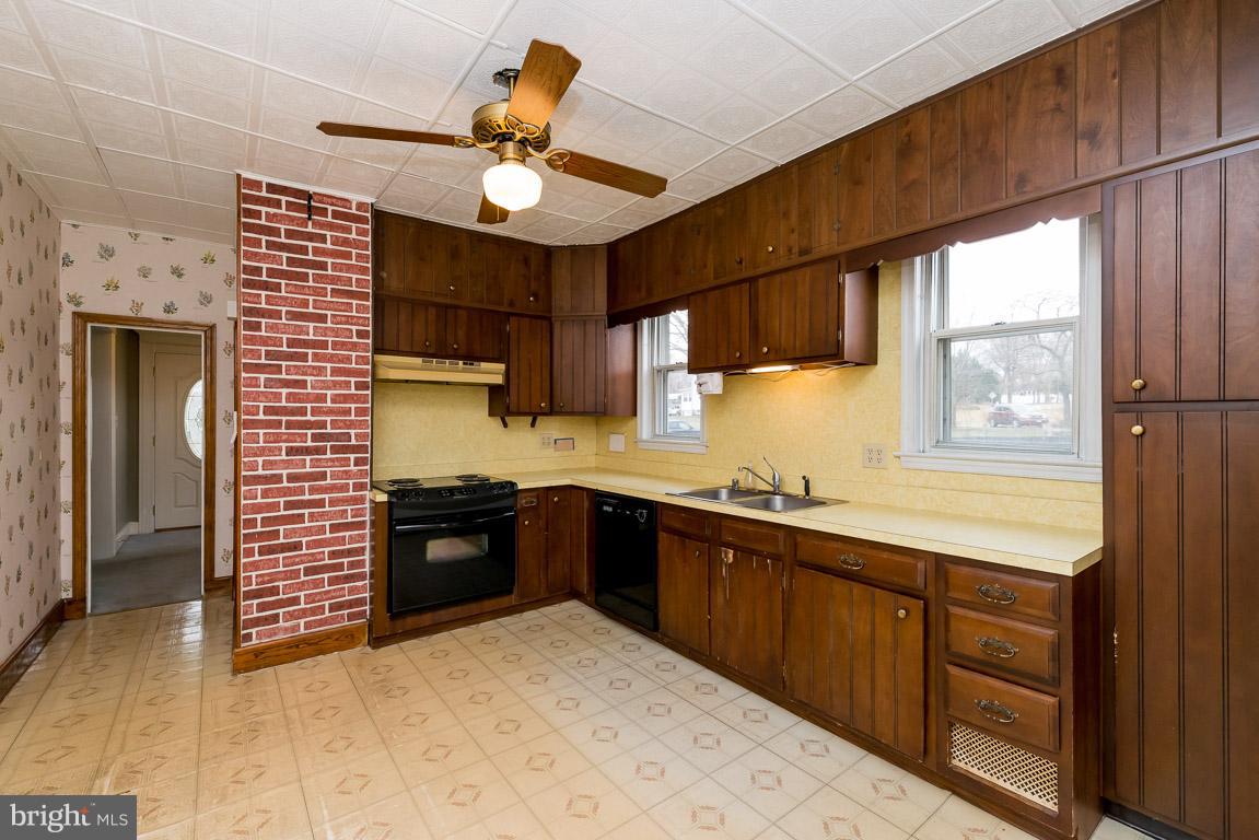 438 North Patuxent Road Odenton, MD 21113 - Photo 11 of 30 Kitchen