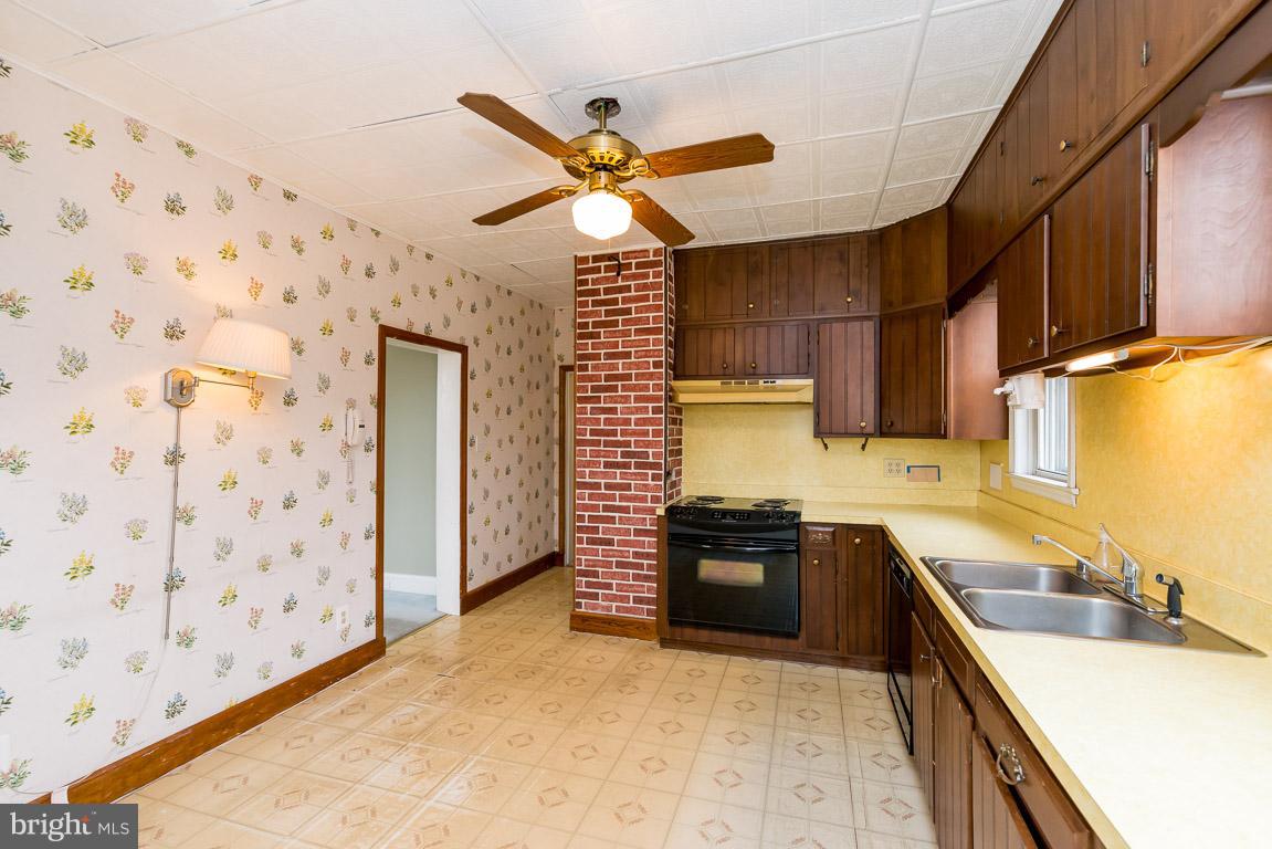 438 North Patuxent Road Odenton, MD 21113 - Photo 12 of 30 Kitchen