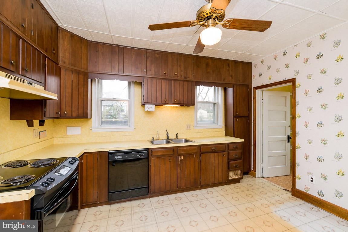 438 North Patuxent Road Odenton, MD 21113 - Photo 13 of 30 Kitchen