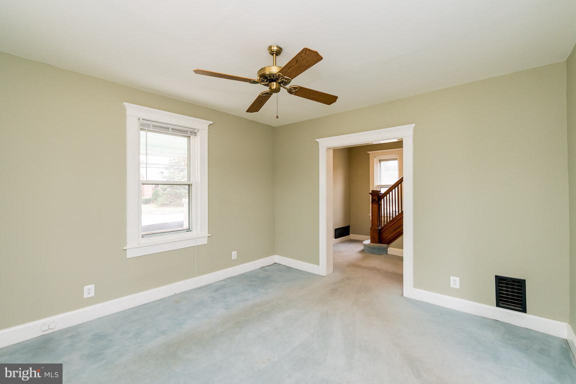 438 North Patuxent Road Odenton, MD 21113 - Photo 6 of 30 Living Room