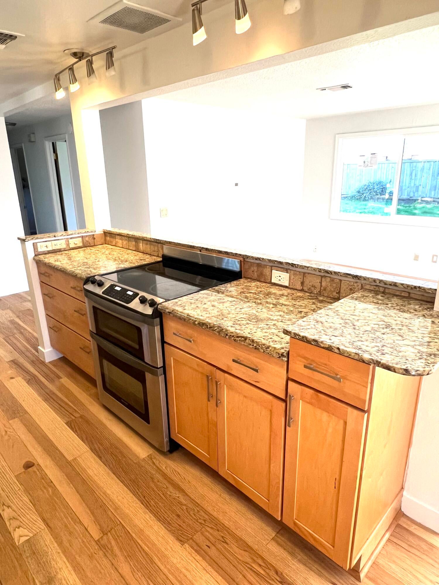 1901 Crestbrook Road Medford, OR 97504 - Photo 5 of 16 Kitchen 3