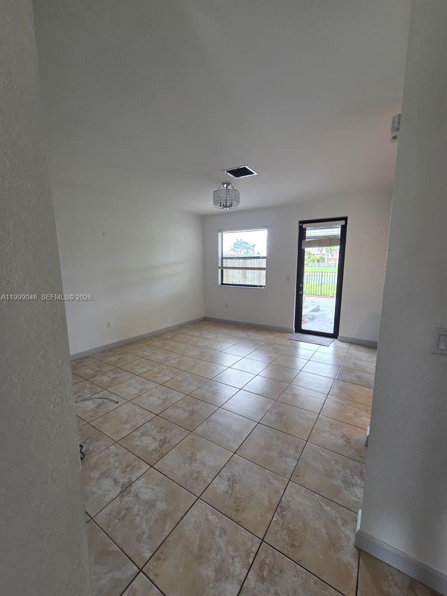 16293 Southwest 71st Terrace Miami, FL 33193 - Photo 5 of 28