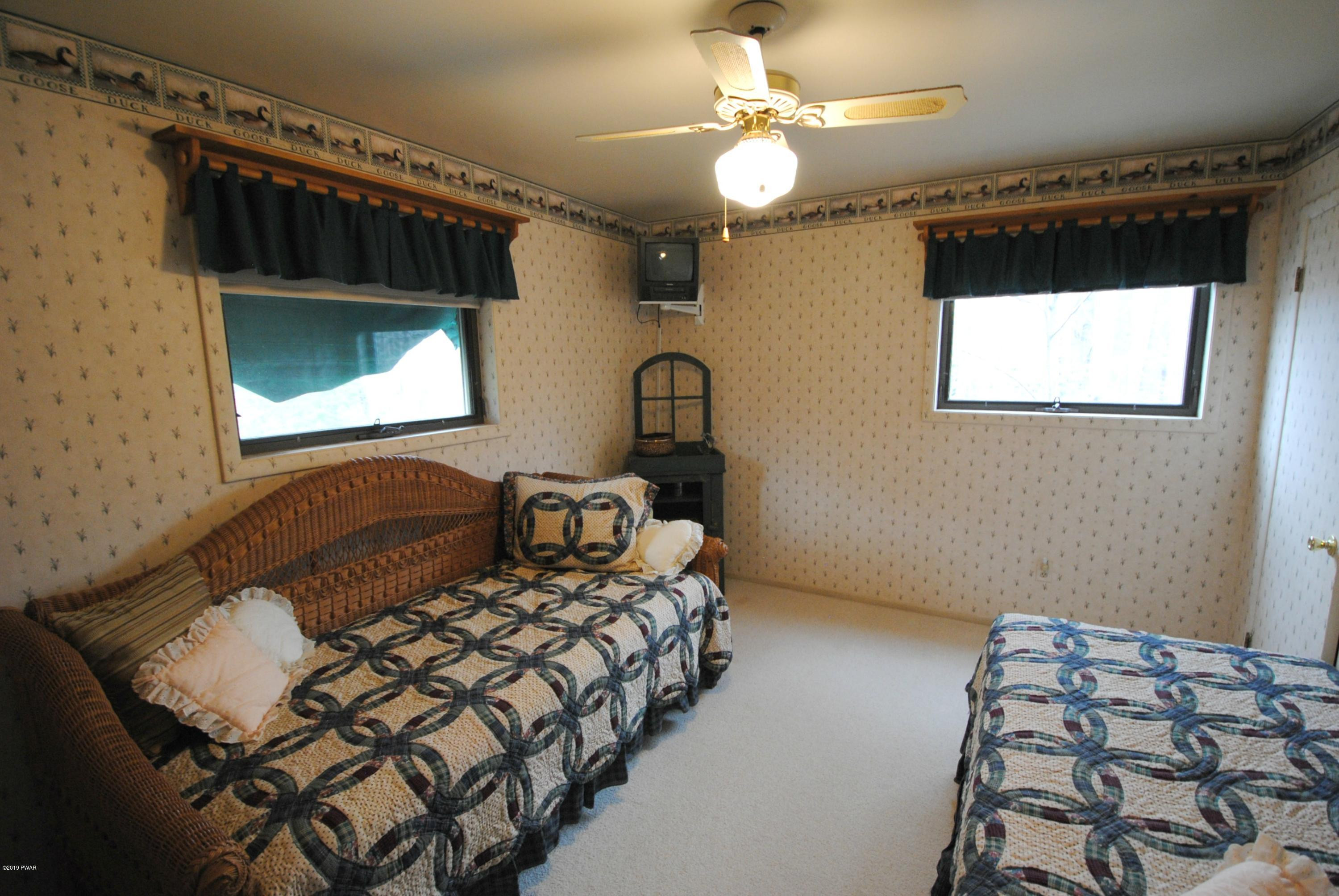 4006 Par Drive Lake Ariel, PA 18436 - Photo 17 of 29