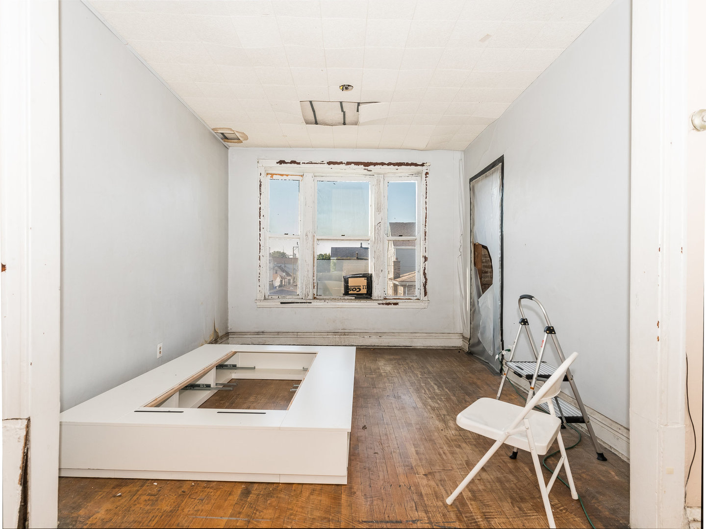 1818 West 46th Street Chicago, IL 60609 - Photo 13 of 14 a living room with furniture and a window
