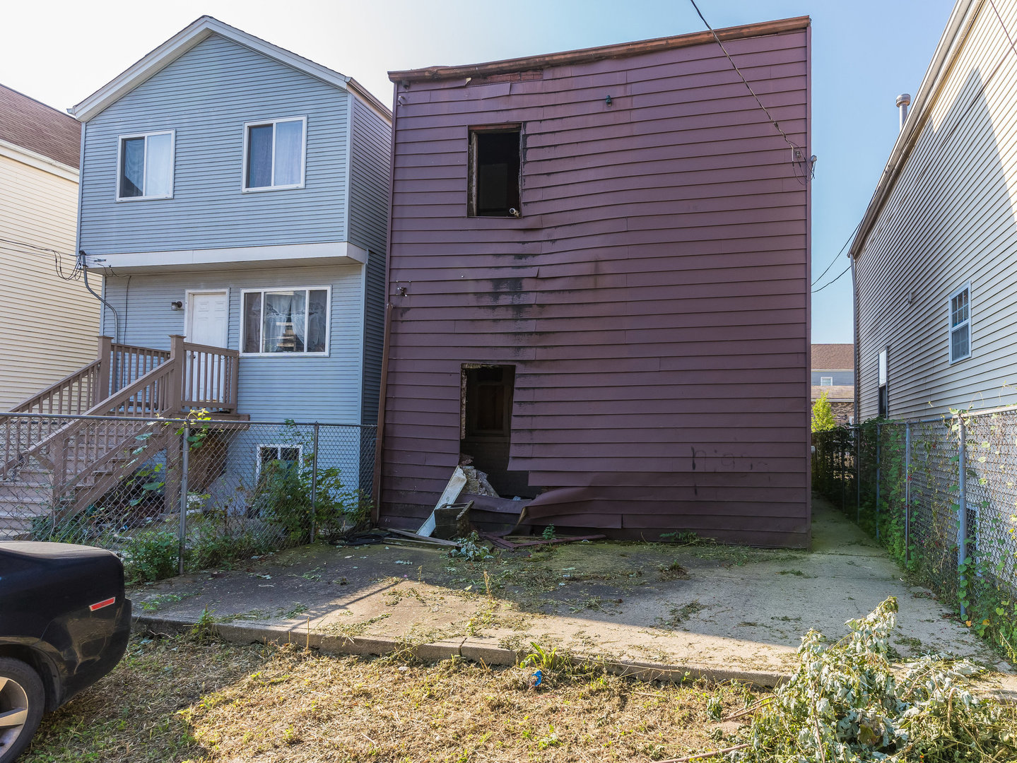 1818 West 46th Street Chicago, IL 60609 - Photo 14 of 14 a front view of a house with garden
