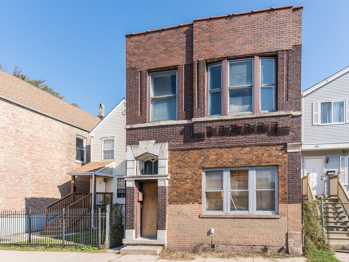 1818 West 46th Street Chicago, IL 60609 - Photo 2 of 14 a front view of a building with a garden