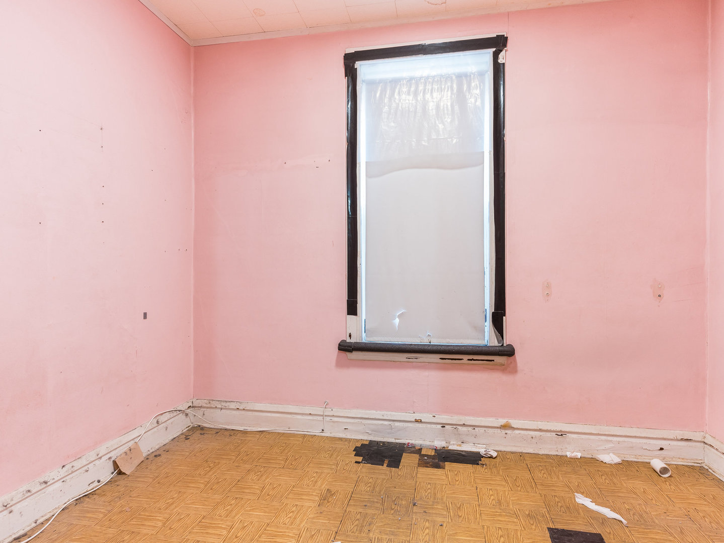 1818 West 46th Street Chicago, IL 60609 - Photo 5 of 14 a bathroom with a bathtub and shower