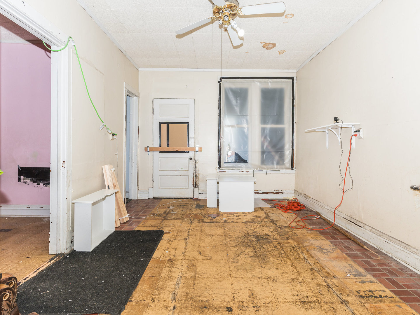 1818 West 46th Street Chicago, IL 60609 - Photo 7 of 14 a bathroom with a sink and a mirror