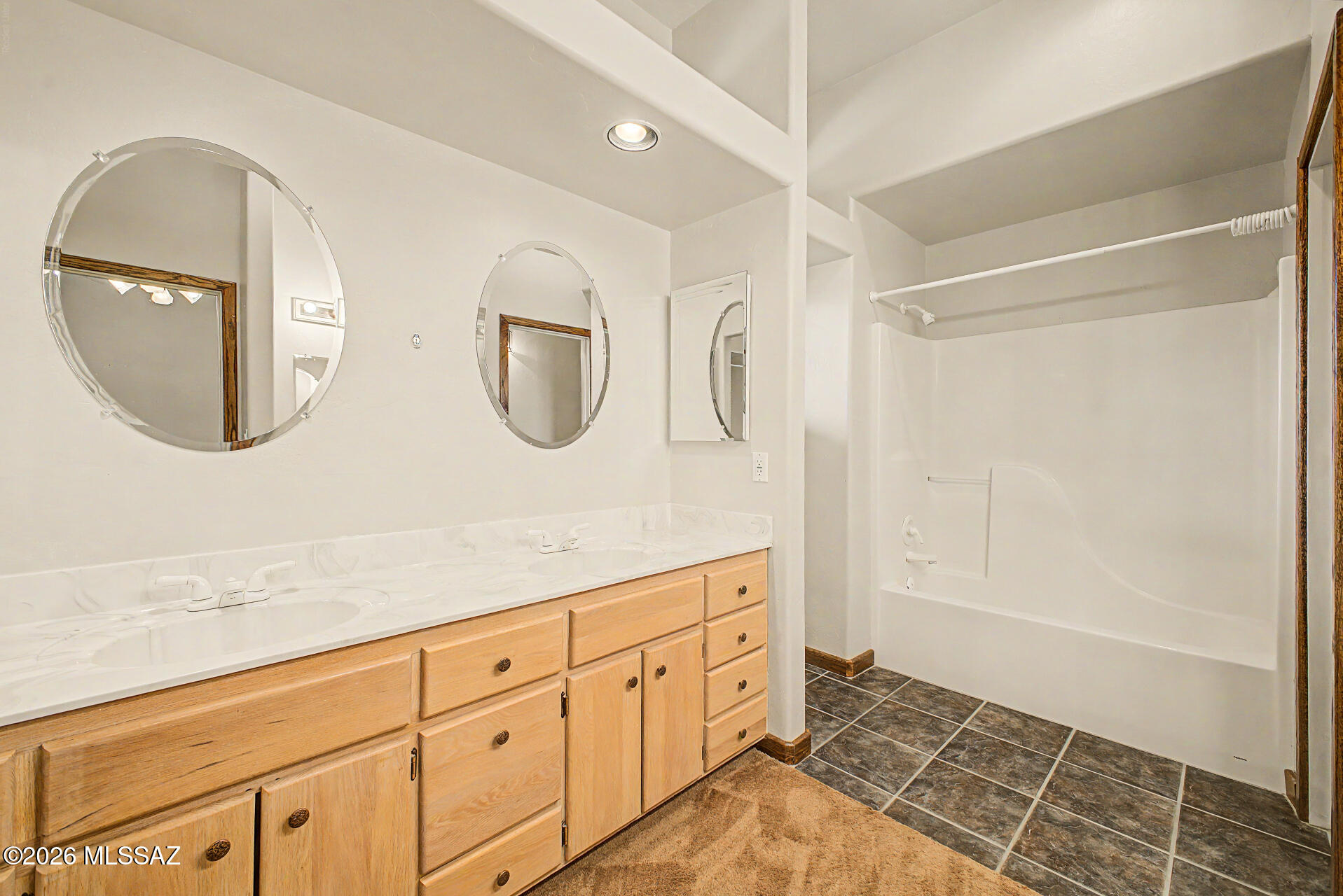 15660 North Pharlap Road Tucson, AZ 85739 - Photo 36 of 49 Primary Bath