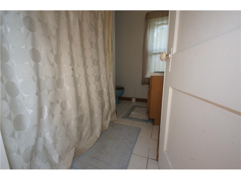 79 Oakwood Road Pittsburgh, PA 15205 - Photo 8 of 18 Full Bath.