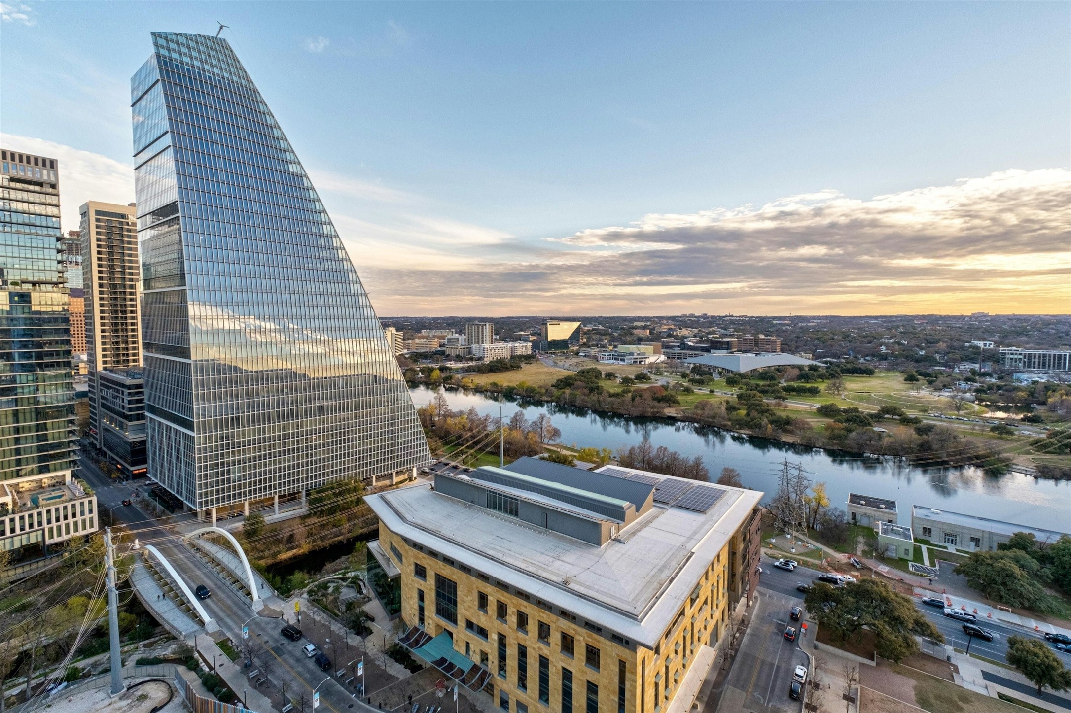 222 West Avenue, Unit 2201 Austin, TX 78701 - Photo 37 of 37 a view of a balcony with a stove