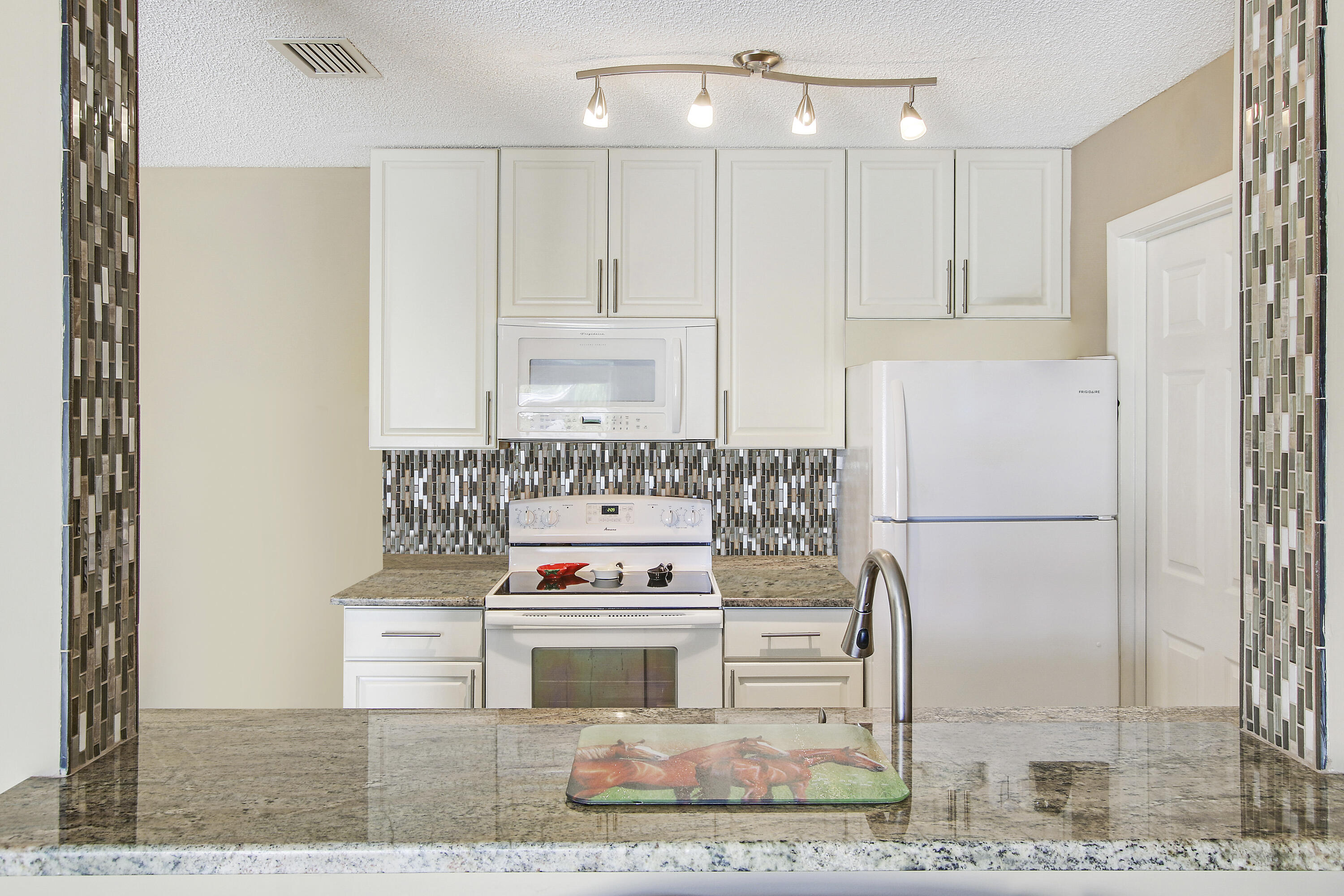 3935 Northwest Cinnamon Tree Circle Jensen Beach, FL 34957 - Photo 14 of 27 House-17