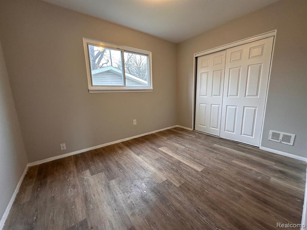 19054 East 13 Mile Road Roseville, MI 48066 - Photo 8 of 12