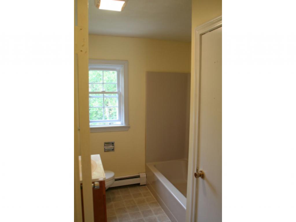 638 Borough Road Pembroke, NH 03275 - Photo 6 of 14 Gallery Image 6