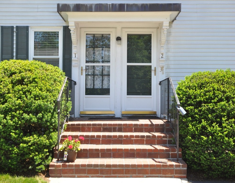 17 Laws Brook Road Concord, MA 01742 - Photo 2 of 19 Gallery Image 2