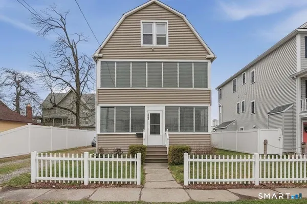 $549,900 | 1009 East Broadway, Milford, CT 06460