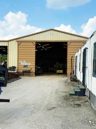 a view of parking area