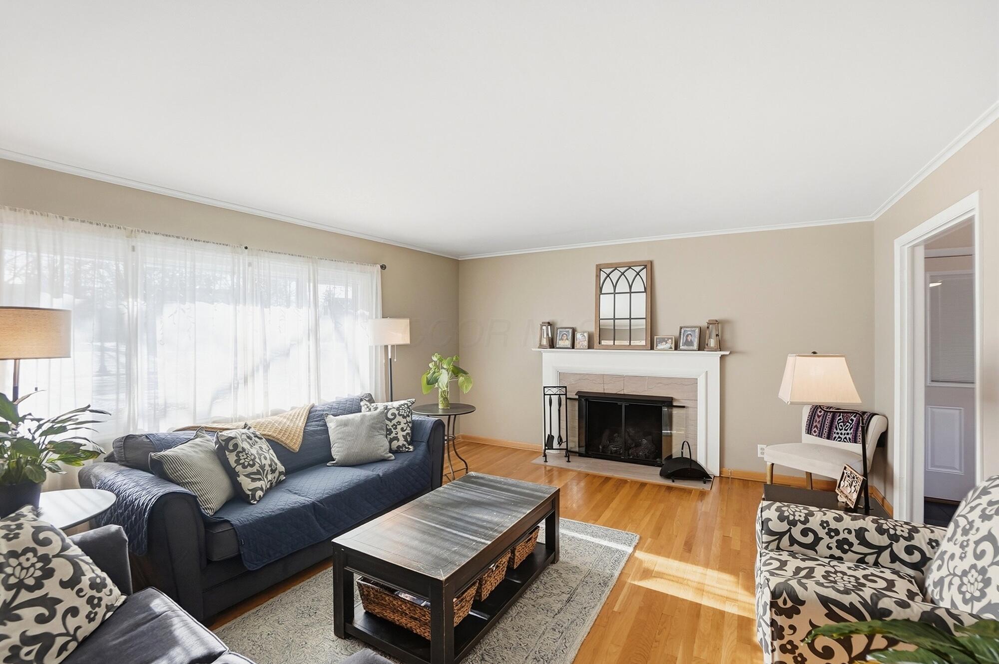 1237 Haddon Road Columbus, OH 43209 - Photo 5 of 64 006