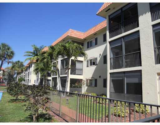 251 South Cypress Road, Unit 125 Pompano Beach, FL 33060 - Photo 3 of 10 Exterior Front