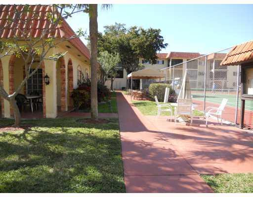251 South Cypress Road, Unit 125 Pompano Beach, FL 33060 - Photo 5 of 10 Exterior Front