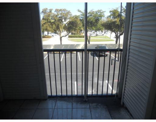 251 South Cypress Road, Unit 125 Pompano Beach, FL 33060 - Photo 7 of 10 Exterior Front