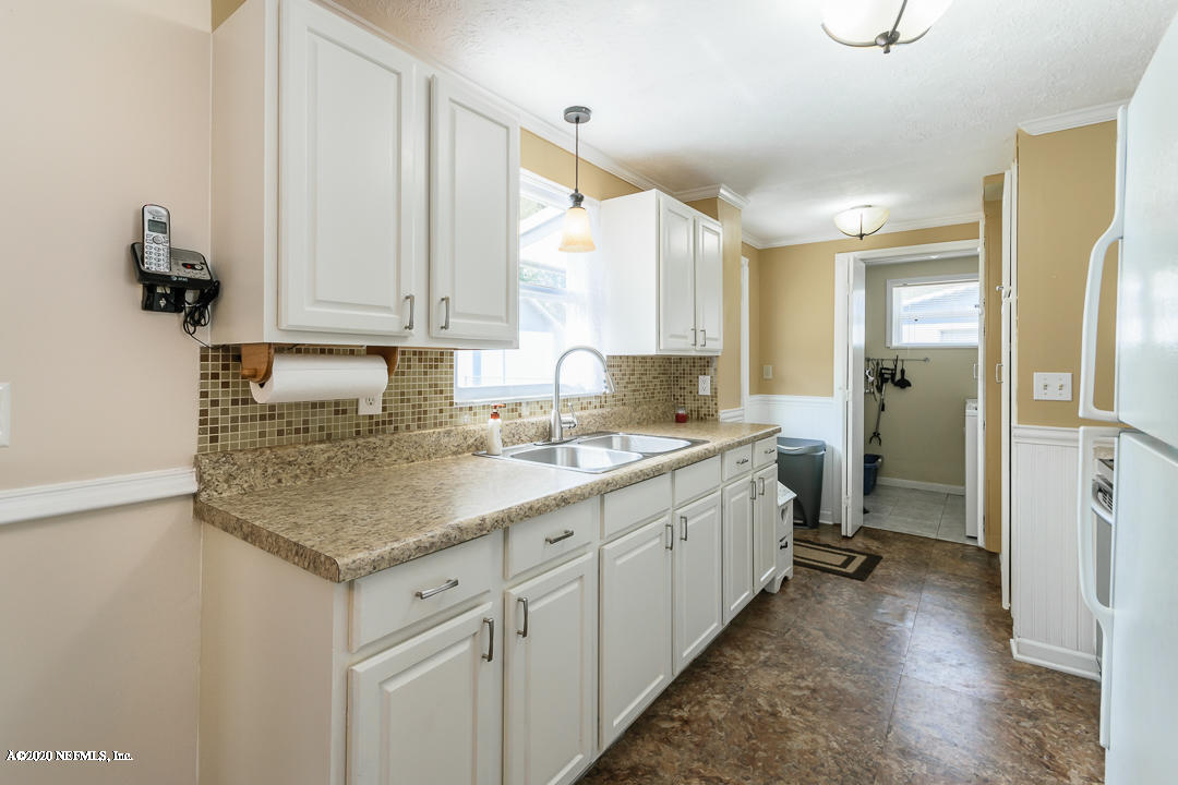188 Neptune Road Orange Park, FL 32073 - Photo 6 of 14 kitchen
