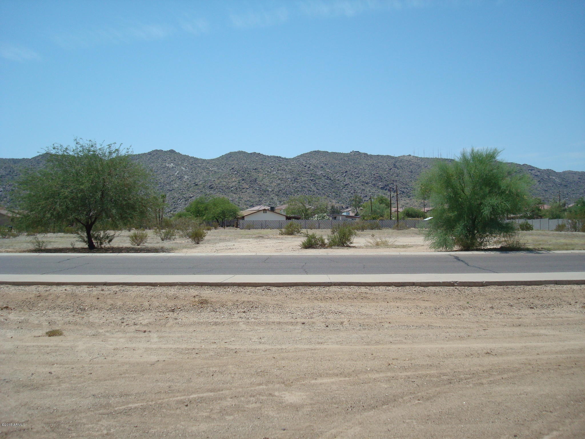 1335 East Ardmore Road Phoenix, AZ 85042 - Photo 3 of 16 DSC02937