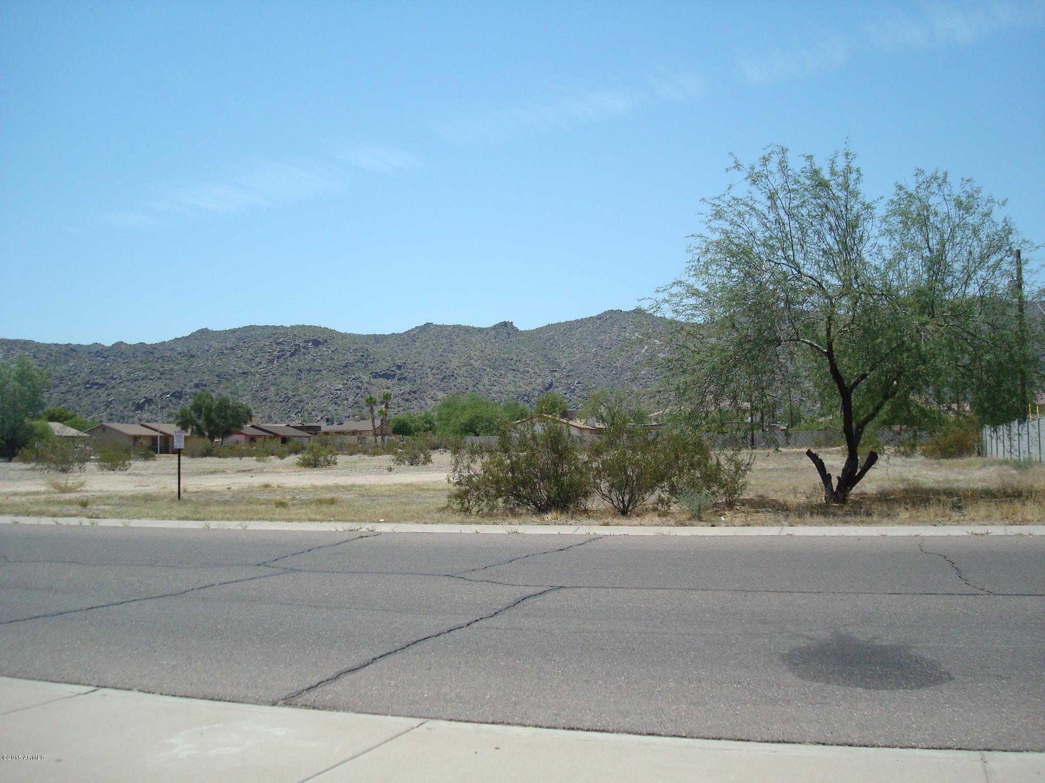1335 East Ardmore Road Phoenix, AZ 85042 - Photo 4 of 16 DSC02940