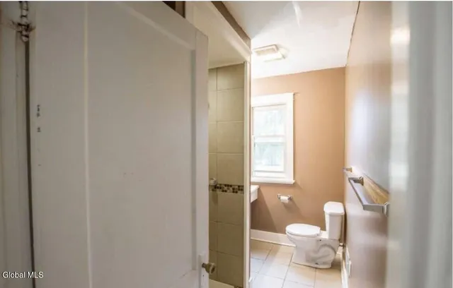 $1,800 | 2 Woodrow Court, Unit 1, Troy, NY 12180