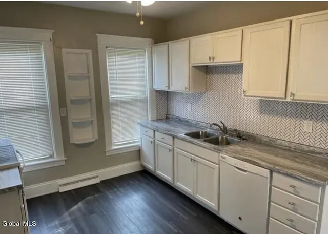 $1,800 | 2 Woodrow Court, Unit 1, Troy, NY 12180