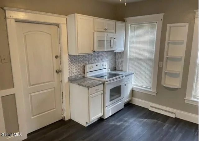 $1,800 | 2 Woodrow Court, Unit 1, Troy, NY 12180