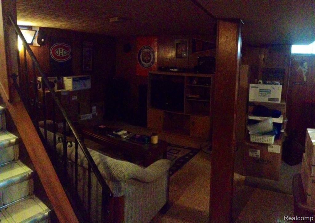 12941 Rosedale Street Southgate, MI 48195 - Photo 11 of 19 image (13).jpg