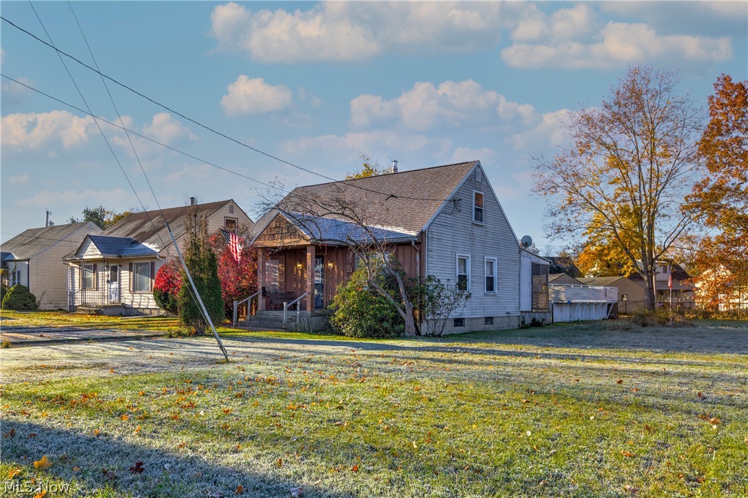 2135 Parkman Road Northwest Warren, OH 44485 - Photo 3 of 20