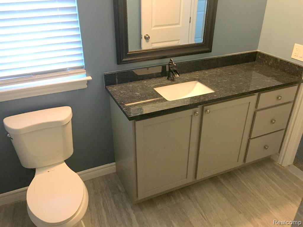 30015 High Valley Road Farmington Hills, MI 48331 - Photo 13 of 25